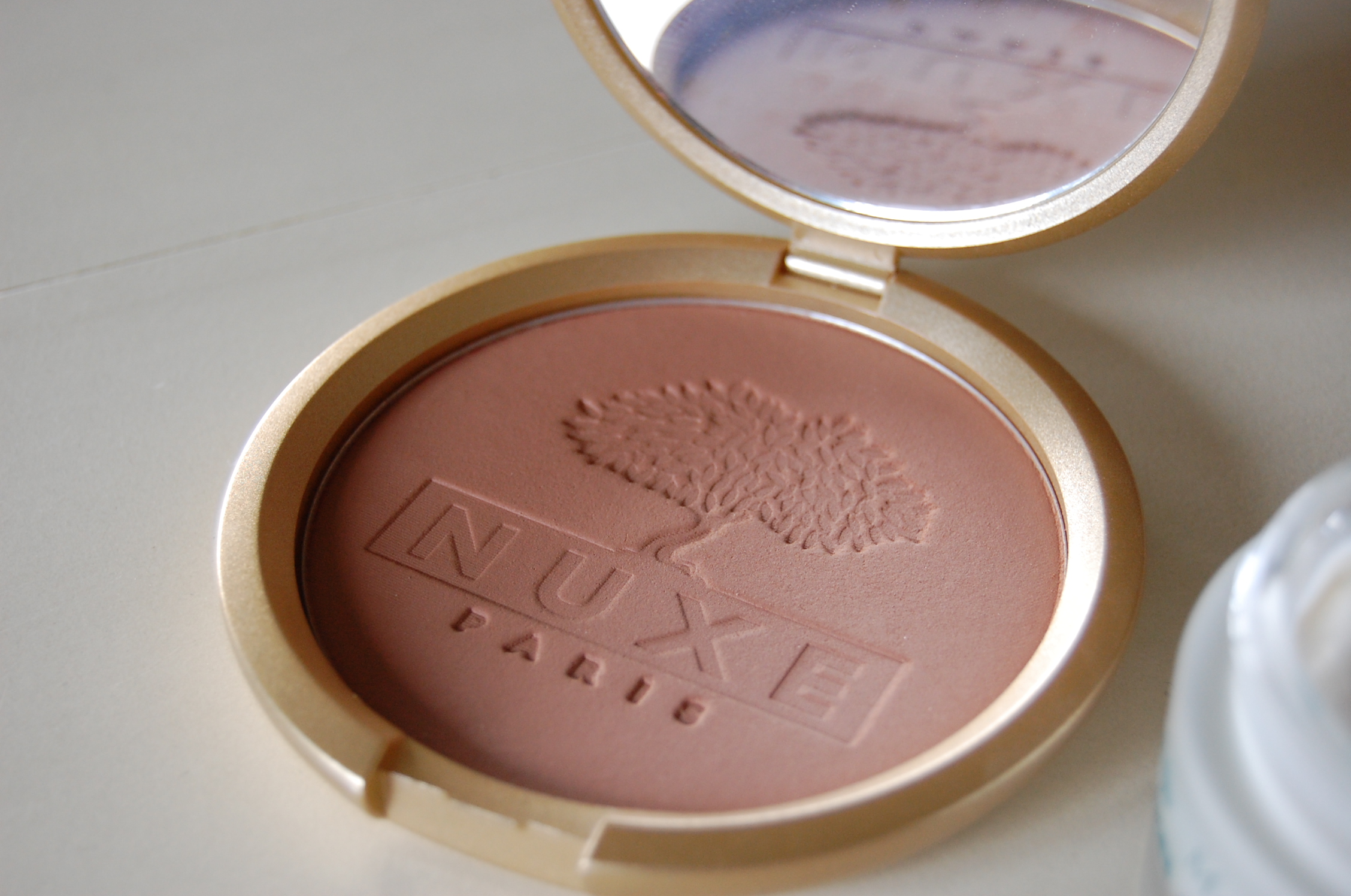 poudre bronzante nuxe